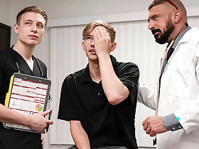 Perverted Well-pleased Doctor Fucks His Favorite Holder give His Medical centre - Doctorblows
